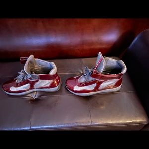 Men’s Prada sneakers is in very good condition.